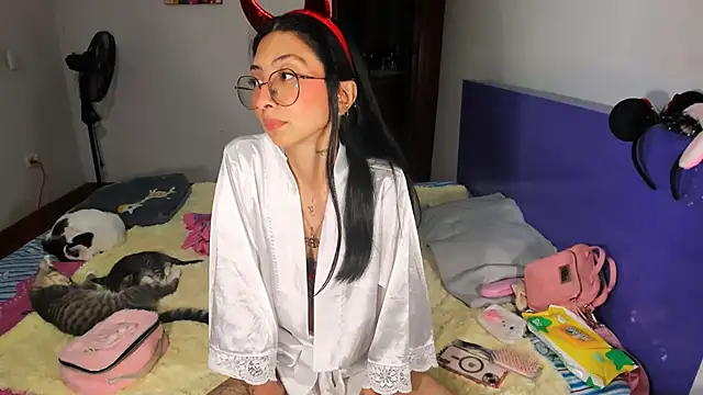 Snapshot of Anais_lux chatting on 21, 4, 2026 Anais lux online show from 21, 4, 2026