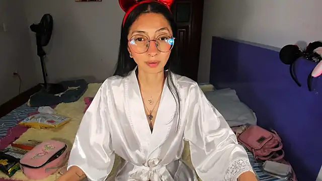 Snapshot of Anais_lux chatting on 21, 4, 2026 Anais lux online show from 21, 4, 2026