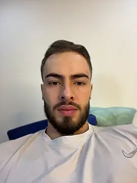 Snapshot of MaxDell chatting on 8, 4, 2026 MaxDell online show from 8, 4, 2026