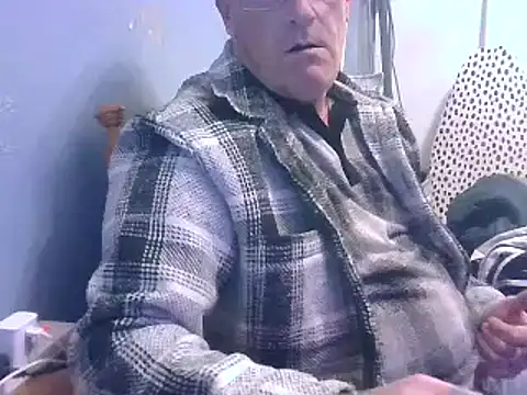 Snapshot of hefin18 chatting on 12, 2, 2025 hefin18 online show from 12, 2, 2025
