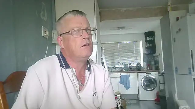 Snapshot of hefin18 chatting on 13, 9, 2025 hefin18 online show from 13, 9, 2025