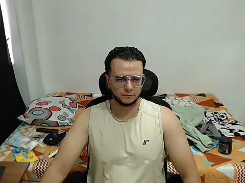 Snapshot of cloudsxxx chatting on 1, 4, 2026 cloudsxxx online show from 1, 4, 2026