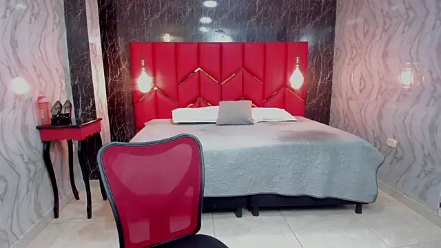 LatinaHoleQueen online show from 25, 2, 2026