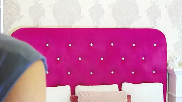 Snapshot of AlexisDevine chatting on 18, 9, 2025 AlexisDevine online show from 18, 9, 2025