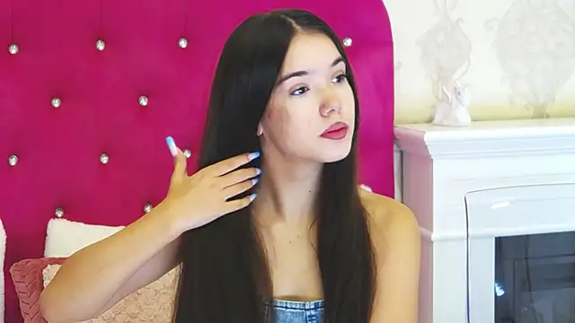 Snapshot of AlexisDevine chatting on 13, 10, 2025 AlexisDevine online show from 13, 10, 2025