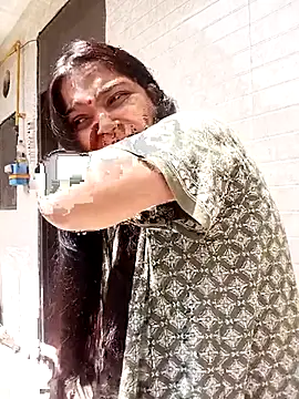 Snapshot of Trisha_71 chatting on 12, 9, 2025 Trisha 71 online show from 12, 9, 2025