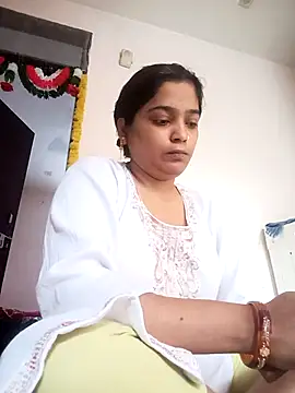 Snapshot of Trisha_71 chatting on 5, 11, 2025 Trisha 71 online show from 5, 11, 2025