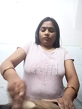 Snapshot of Trisha_71 chatting on 6, 11, 2025 Trisha 71 online show from 6, 11, 2025