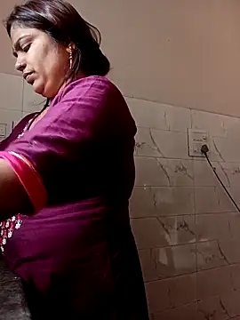 Snapshot of Trisha_71 chatting on 8, 11, 2025 Trisha 71 online show from 8, 11, 2025