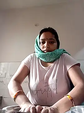 Snapshot of Trisha_71 chatting on 17, 11, 2025 Trisha 71 online show from 17, 11, 2025