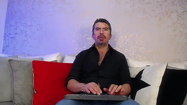 Snapshot of JuanKFit_45 chatting on 15, 1, 2026 JuanKFit 45 online show from 15, 1, 2026