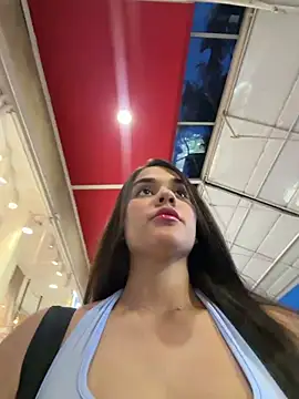 Snapshot of BellaLeclair chatting on 8, 4, 2026 BellaLeclair online show from 8, 4, 2026