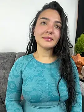 Snapshot of meli__brown chatting on 5, 12, 2025 meli brown online show from 5, 12, 2025