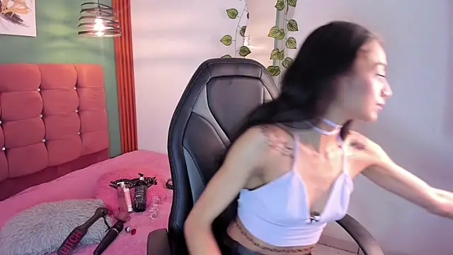 Snapshot of raven_smith_ chatting on 19, 12, 2025 raven smith online show from 19, 12, 2025