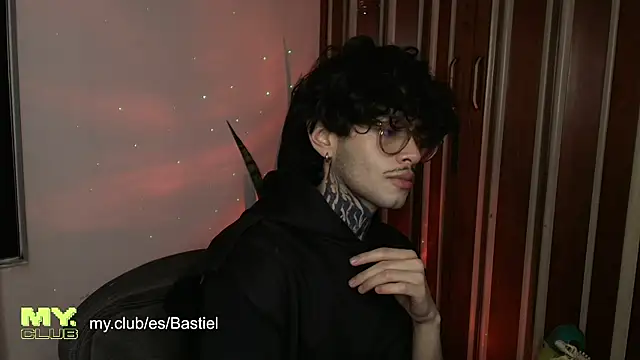 Snapshot of Mihail_leroy chatting on 5, 4, 2026 Mihail leroy online show from 5, 4, 2026