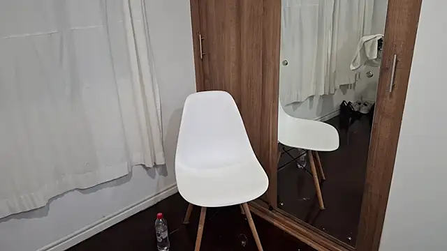 Snapshot of kayleesims_ chatting on 9, 4, 2026 kayleesims online show from 9, 4, 2026