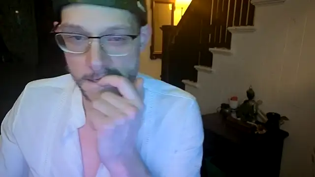 Snapshot of MasterDaddyCool chatting on 5, 7, 2026 MasterDaddyCool online show from 5, 7, 2026