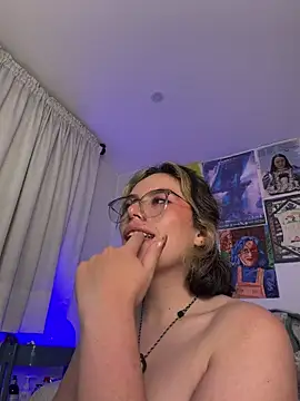 Snapshot of Katheerine chatting on 6, 4, 2026 Katheerine online show from 6, 4, 2026