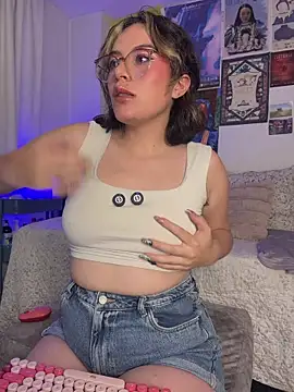 Snapshot of Katheerine chatting on 8, 4, 2026 Katheerine online show from 8, 4, 2026