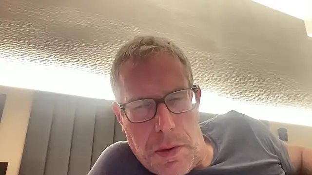 Snapshot of choupipat1 chatting on 23, 10, 2025 choupipat1 online show from 23, 10, 2025