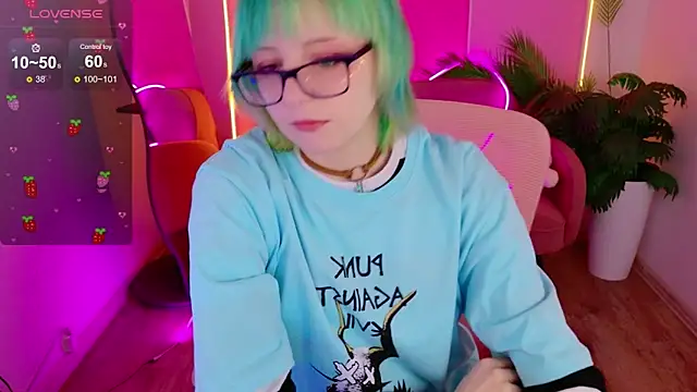 Snapshot of CoralineYoung chatting on 5, 4, 2026 CoralineYoung online show from 5, 4, 2026