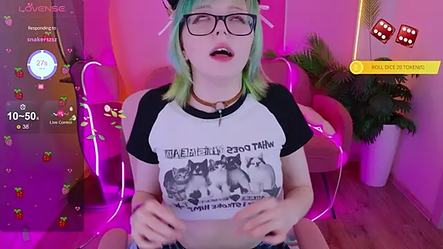 Snapshot of CoralineYoung chatting on 9, 4, 2026 CoralineYoung online show from 9, 4, 2026