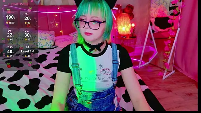 Snapshot of CoralineYoung chatting on 12, 4, 2026 CoralineYoung online show from 12, 4, 2026