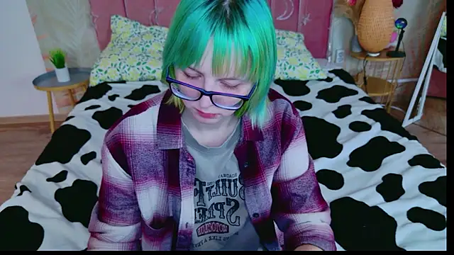 Snapshot of CoralineYoung chatting on 17, 4, 2026 CoralineYoung online show from 17, 4, 2026