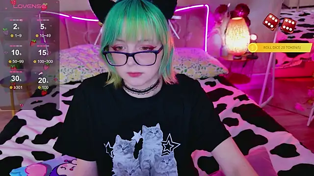 Snapshot of CoralineYoung chatting on 22, 4, 2026 CoralineYoung online show from 22, 4, 2026