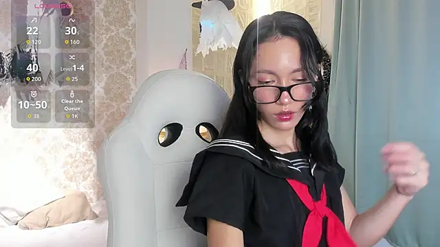 Snapshot of LilyThea chatting on 15, 10, 2025 LilyThea online show from 15, 10, 2025