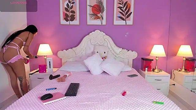 Snapshot of SamantaKane chatting on 3, 10, 2025 SamantaKane online show from 3, 10, 2025