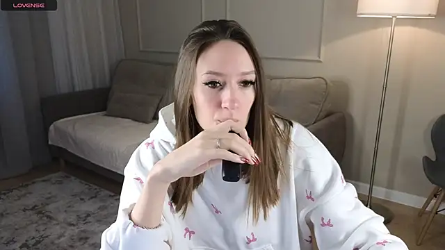 cutienaughtygirl online show from 8, 2, 2026