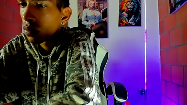 Snapshot of briamhoconor_xh chatting on 8, 3, 2026 briamhoconor xh online show from 8, 3, 2026