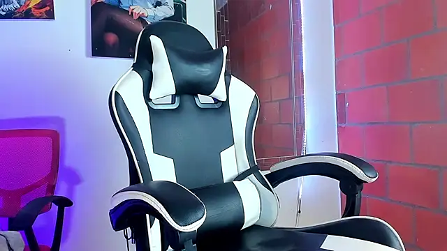 Snapshot of briamhoconor_xh chatting on 19, 3, 2026 briamhoconor xh online show from 19, 3, 2026