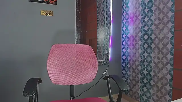 Snapshot of briamhoconor_xh chatting on 15, 4, 2026 briamhoconor xh online show from 15, 4, 2026