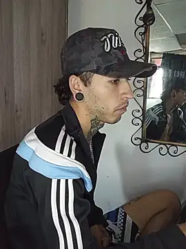 Snapshot of Tattoboy19cm chatting on 28, 5, 2026 Tattoboy19cm online show from 28, 5, 2026