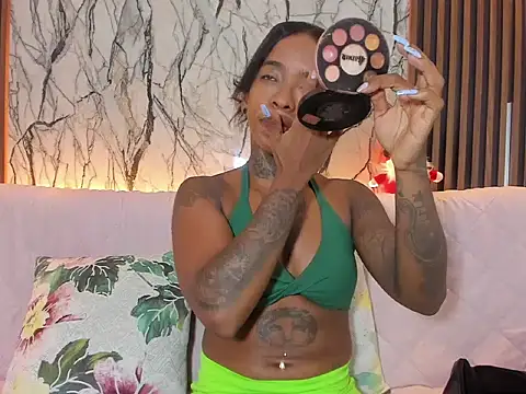 Snapshot of Pauline_Fox chatting on 19, 11, 2025 Pauline Fox online show from 19, 11, 2025