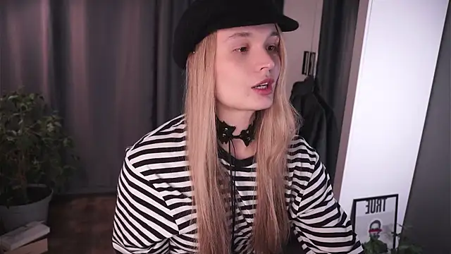 Snapshot of lisa_schiele chatting on 5, 11, 2025 lisa schiele online show from 5, 11, 2025