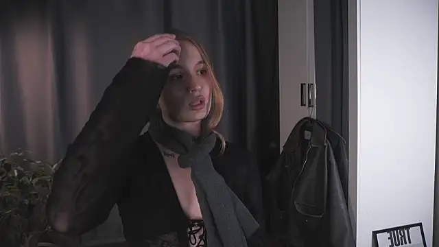 Snapshot of lisa_schiele chatting on 16, 11, 2025 lisa schiele online show from 16, 11, 2025