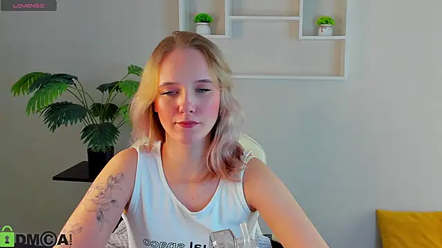 Snapshot of Casey_Sweeet chatting on 15, 10, 2025 Casey Sweeet online show from 15, 10, 2025