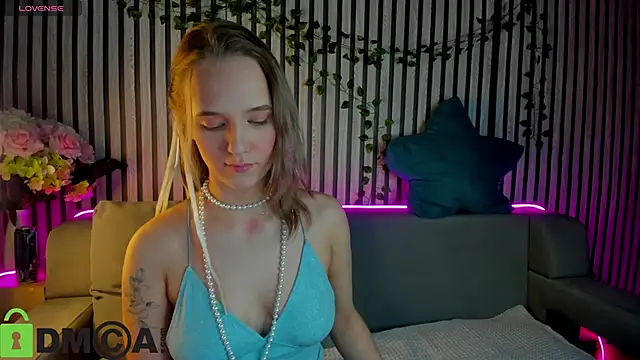 Snapshot of Casey_Sweeet chatting on 17, 12, 2025 Casey Sweeet online show from 17, 12, 2025