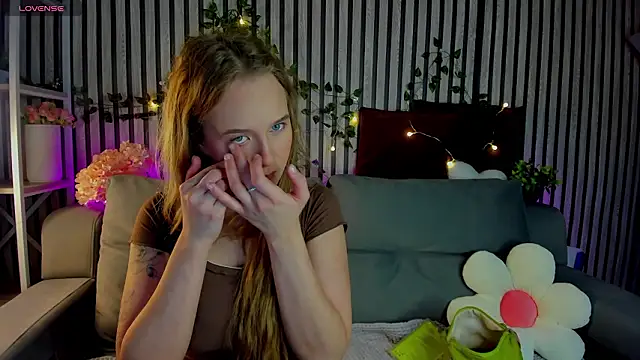 Casey Sweeet online show from 10, 3, 2026