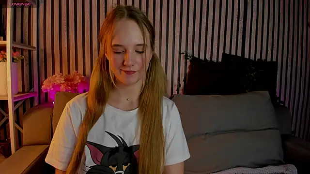 Snapshot of Casey_Sweeet chatting on 18, 4, 2026 Casey Sweeet online show from 18, 4, 2026