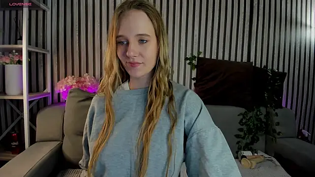 Snapshot of Casey_Sweeet chatting on 24, 4, 2026 Casey Sweeet online show from 24, 4, 2026