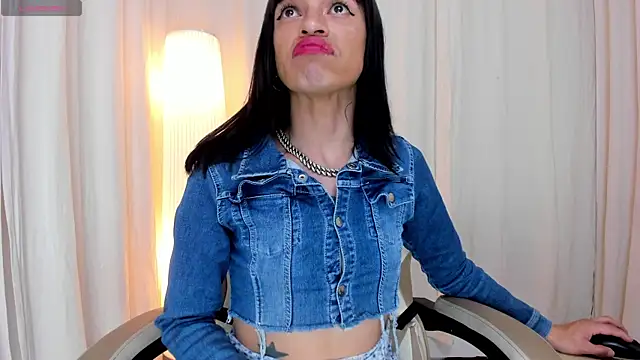 Alanakimura  online show from 5, 11, 2025