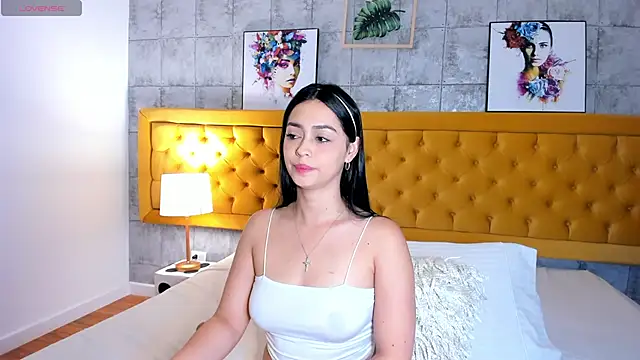 Snapshot of EmilyyRamirez chatting on 18, 10, 2025 EmilyyRamirez online show from 18, 10, 2025