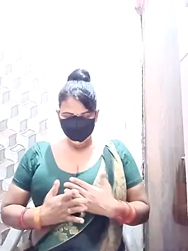 Snapshot of varnika chatting on 11, 4, 2026 varnika online show from 11, 4, 2026