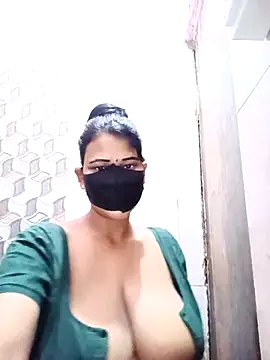 Snapshot of varnika chatting on 12, 4, 2026 varnika online show from 12, 4, 2026