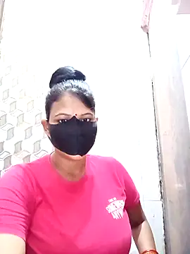 Snapshot of varnika chatting on 23, 4, 2026 varnika online show from 23, 4, 2026