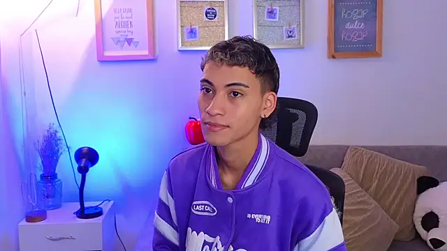 yulian vasquez online show from 4, 11, 2025